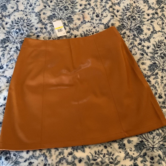 NEW Jessica Simpson Vegan Leather Skirt - Picture 3 of 3